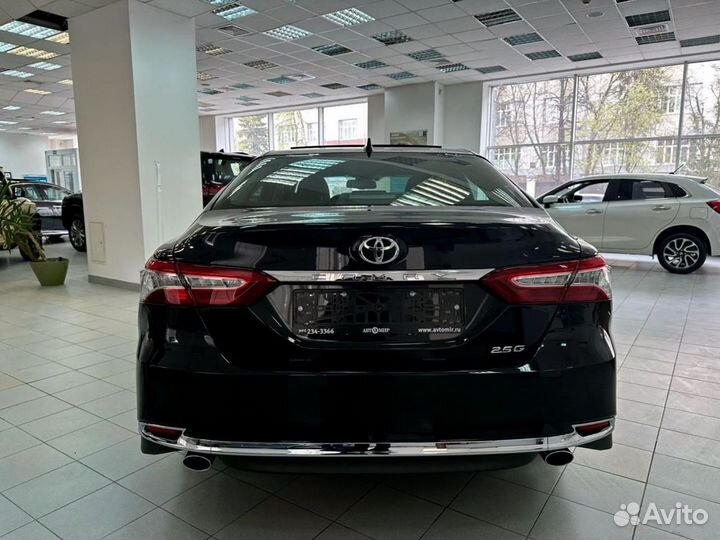 Toyota Camry 2.5 AT, 2023