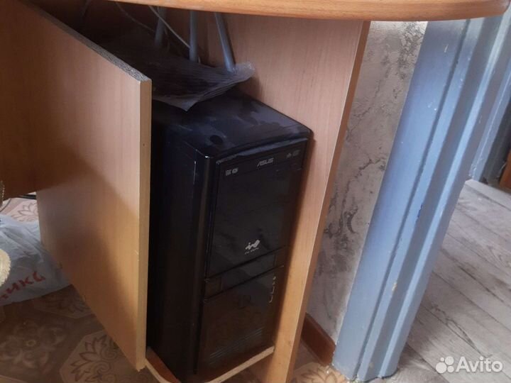 Компьютерный стол