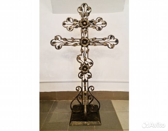 Кованый крест на могилу 015