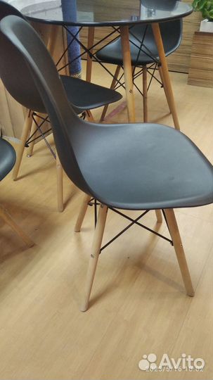 Стол со стульями