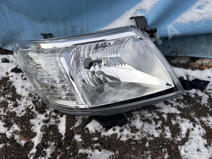 Фара правая Toyota Hilux 7 2006-2015