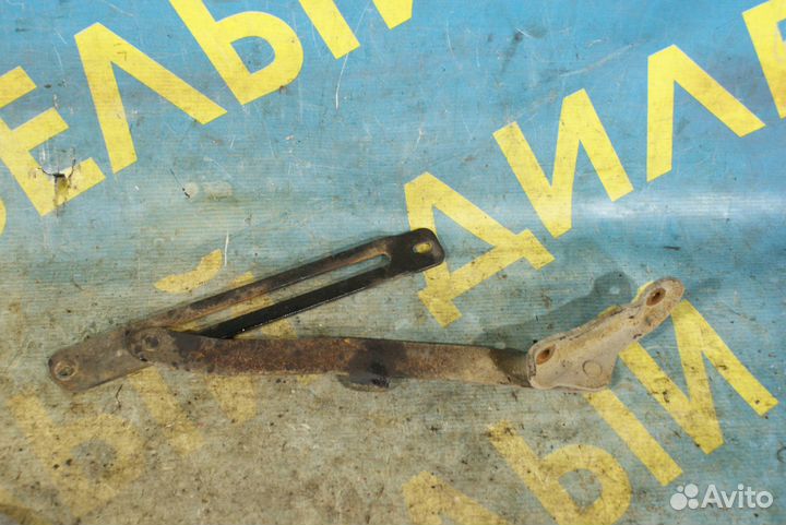 Ограничитель багажника Mitsubishi Pajero 2