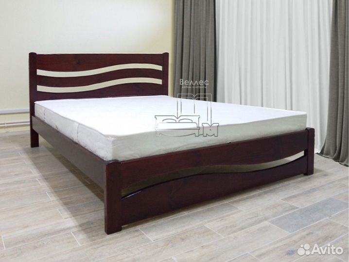 Кровать из натурального массива новая