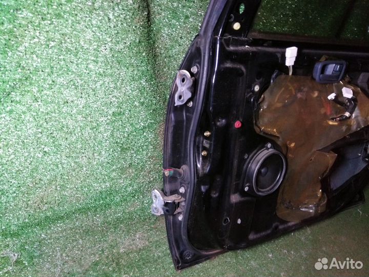 Дверь передняя правая Toyota Ipsum SXM10 Пустая