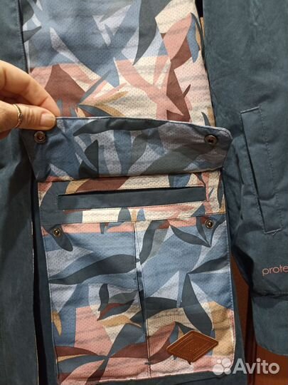 Горнолыжная куртка женская 44 размера