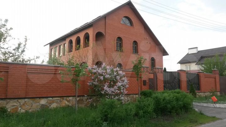 Коттедж 302 м² на участке 15 сот.