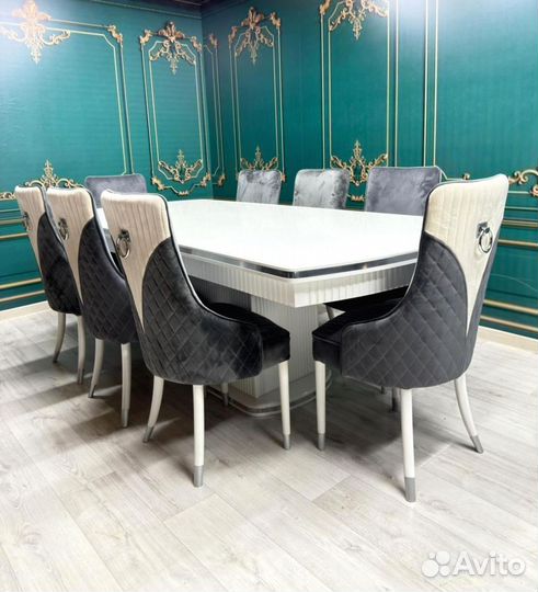 Стол и стулья для кухни. В наличии