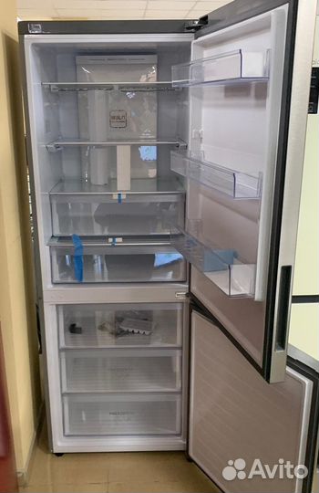 Холодильник-морозильник Haier C4F744CMG