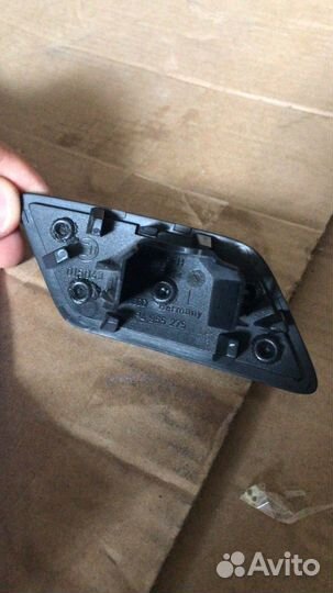 Крышка форсунки омывателя фары audi A3 левой