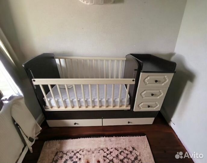 Детская кроватка 3 в 1 с комодом