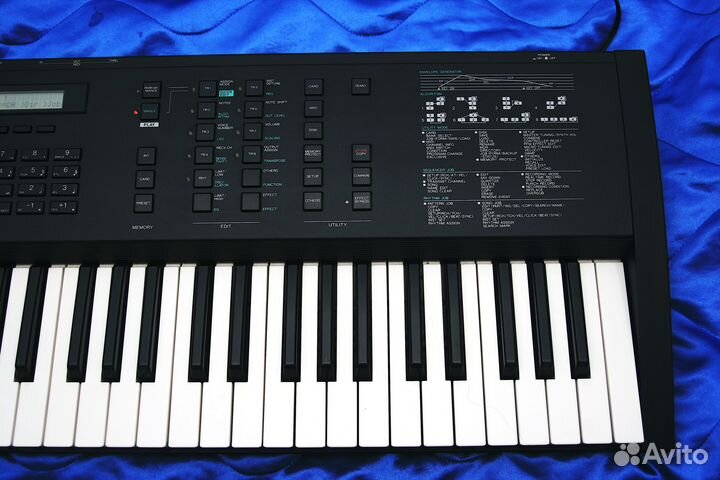 Синтезатор Yamaha V50