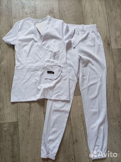 Медицинские костюмы женские