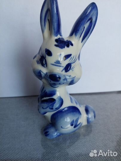 Статуэтки гжель обезьяна,петух,тигры,заяц и др