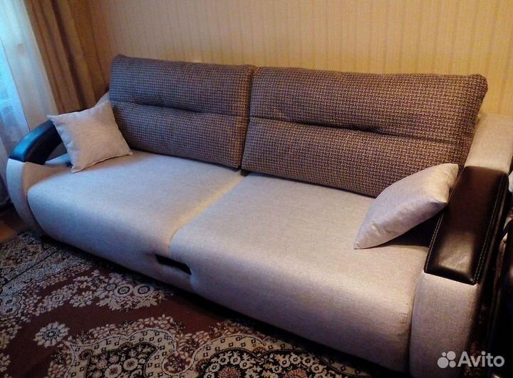 Перетяжка и замена обивки кожаных диванов