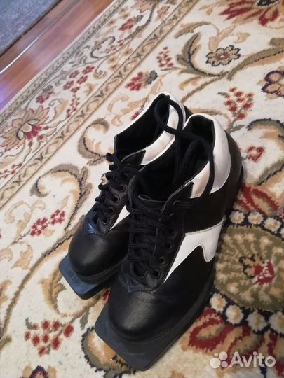 Лыжные ботинки