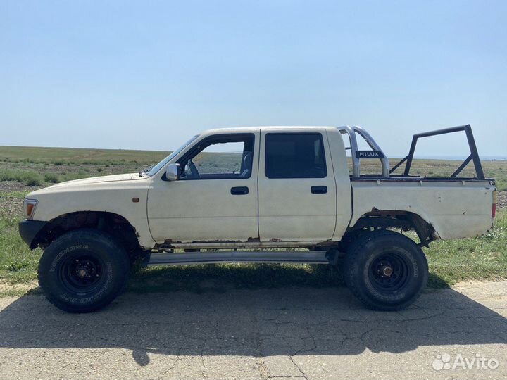 Toyota Hilux 3.0 МТ, 1997, битый, 260 000 км