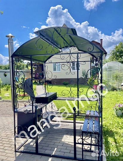 Мангал с крышей