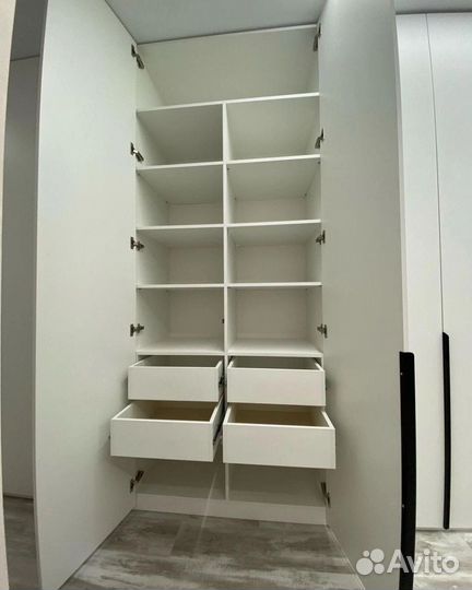 Шкаф распашной современный