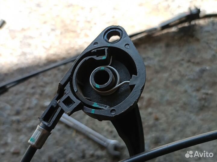 Renault Logan 2 трос лючка бензобака