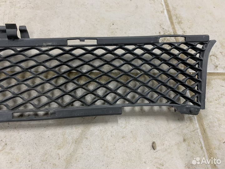 Решетка переднего бампера Mercedes W213