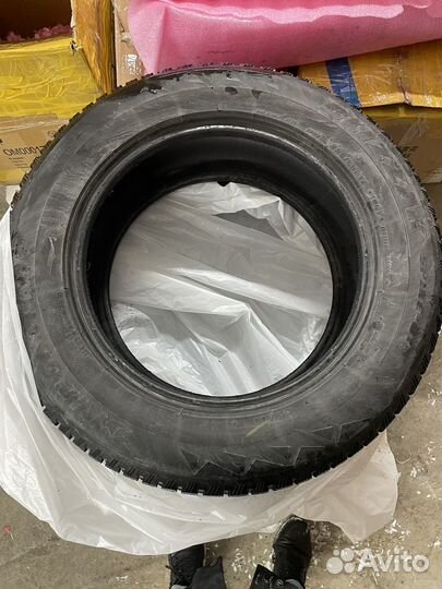 Bridgestone Blizzak Spike-01 225/65 R17 106T