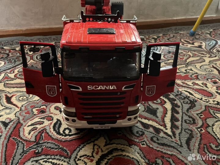Машина пожарная Scania Bruder