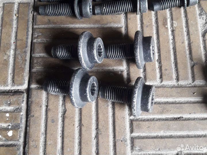 Болт крепления сидений Porsche Skoda Audi