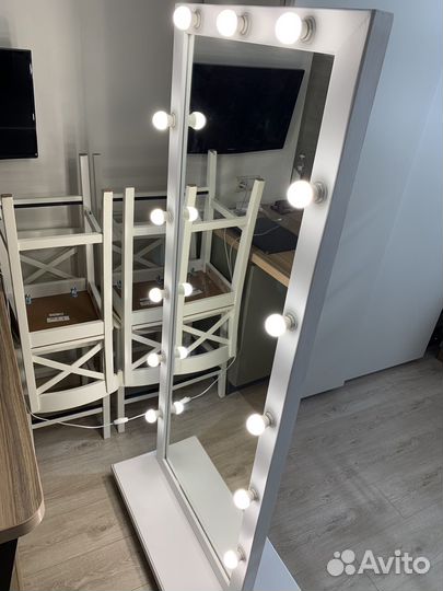 Напольное зеркало с подсветкой