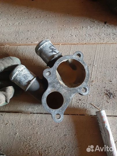 Корпус термостата на Кия Церато,Kia Cerato 1