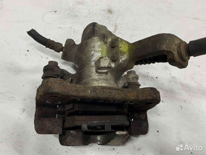 Суппорт тормозной задний левый Honda Accord 7 2.0