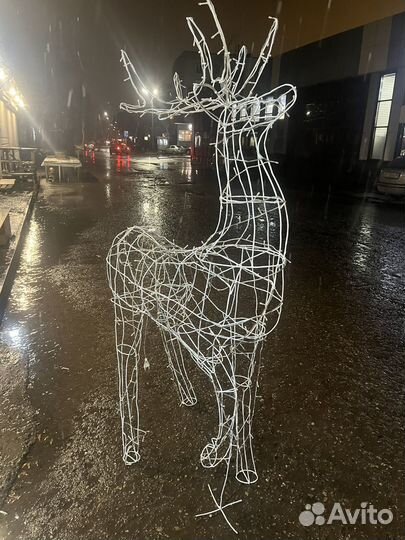 Новогодняя фигура гордый олень