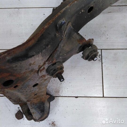 Балка передняя подрамник Kia Carens I (RS)