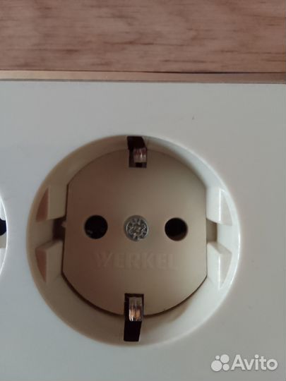 Новая розетка тройная Werkel заземление шторки