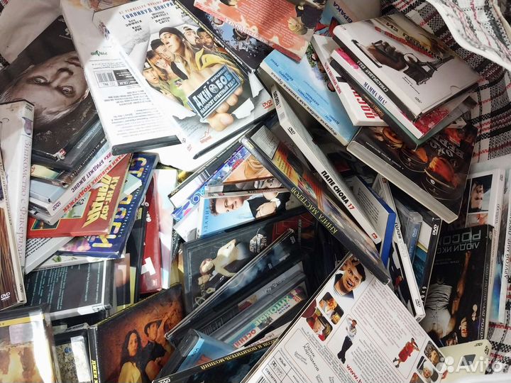 Диски с фильмами. Много
