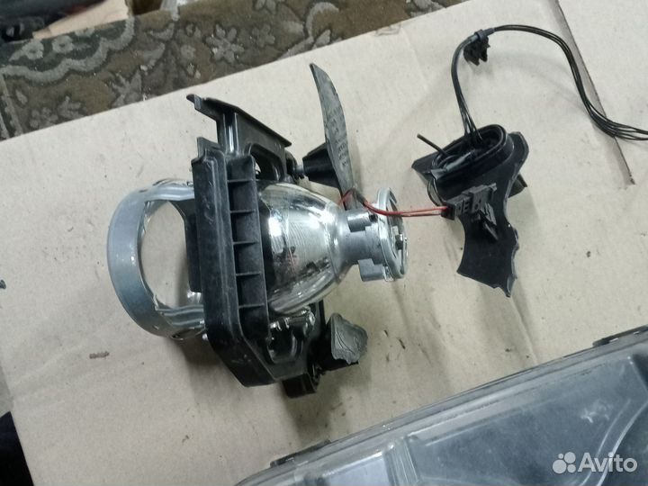 Фара ксеноновая левая Dodge Challenger 3.6 оригин