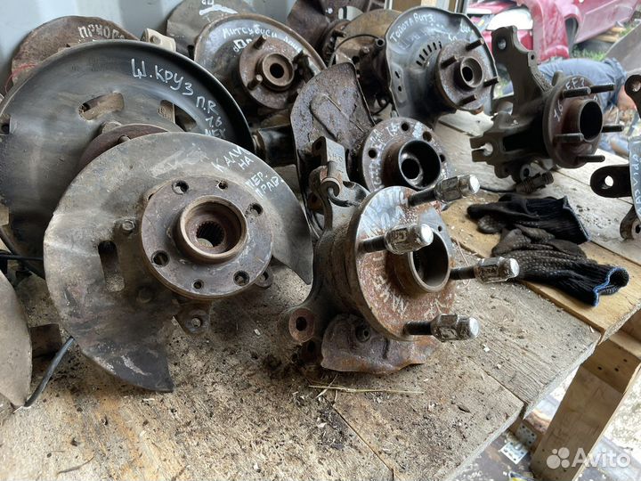 Поворотный кулак левый Chevrolet Lacetti