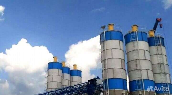 Бетонный насос с длинной стрелой