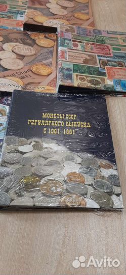 Альбомы под монеты банкноты и марки