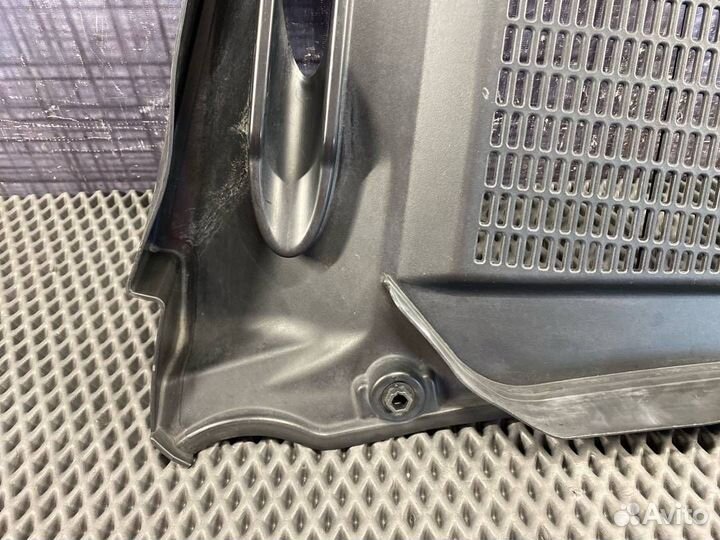 Решетка под лобовое стекло левая Bmw X5 E70 N52