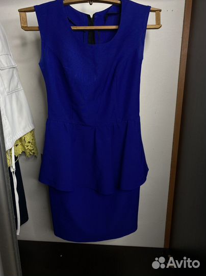 Платье с баской