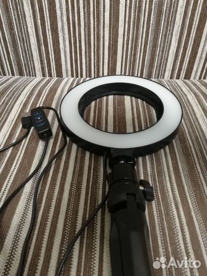 Настольная светодиодная кольцевая лампа