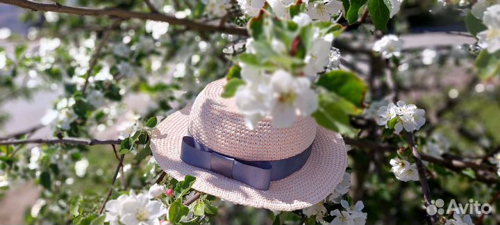 Шляпка канотье из рафии