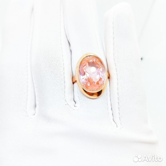 Золотое кольцо с камнем 18р