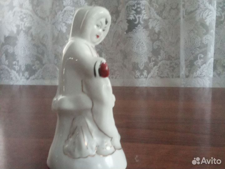 Статуэтка фарфор якут с песцом в идеале