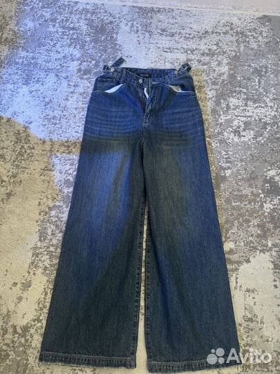 Джинсы широкиес разрезом