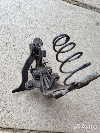 Крючок капота mercedes w210 дорестайлинг