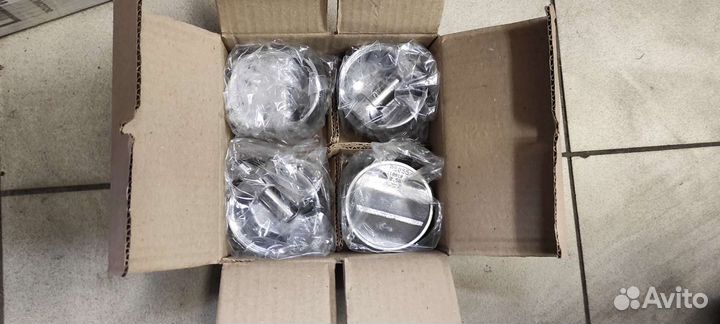 Комплект поршней Dodge Caravan/Dodge Stratus 2.4L