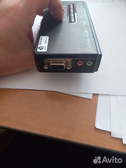 4-портовый переключатель KVM
