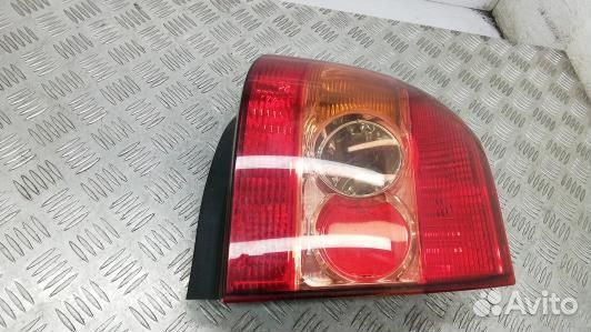 Фонарь задний правый toyota corolla E12 (8LV06MY01