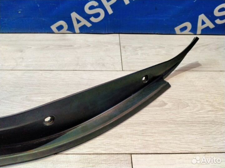 Накладка водосточного желобка задняя левая